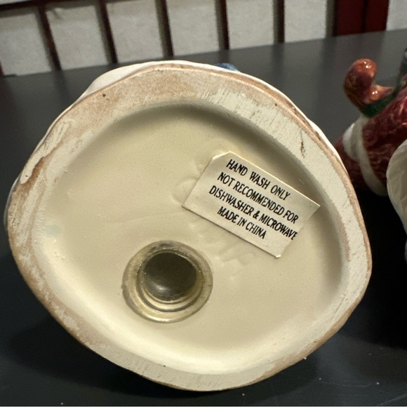 Vintage Santa salt and pepper shaker set - Picture 15 of 16